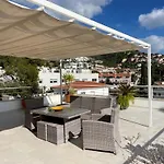 Villa With Private Pool, Ocean & Mountain Views