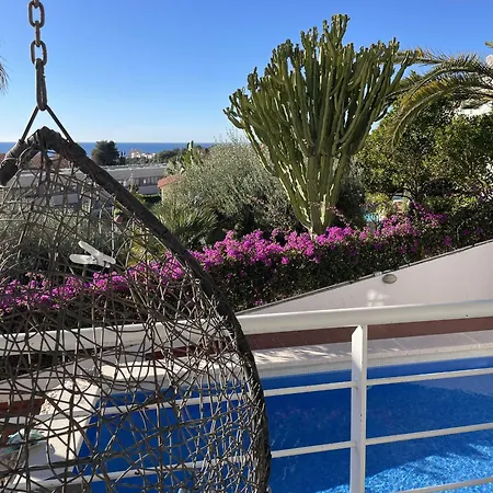 With Private Pool, Ocean & Mountain Views فيلة *