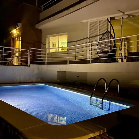 With Private Pool, Ocean & Mountain Views فيلة *